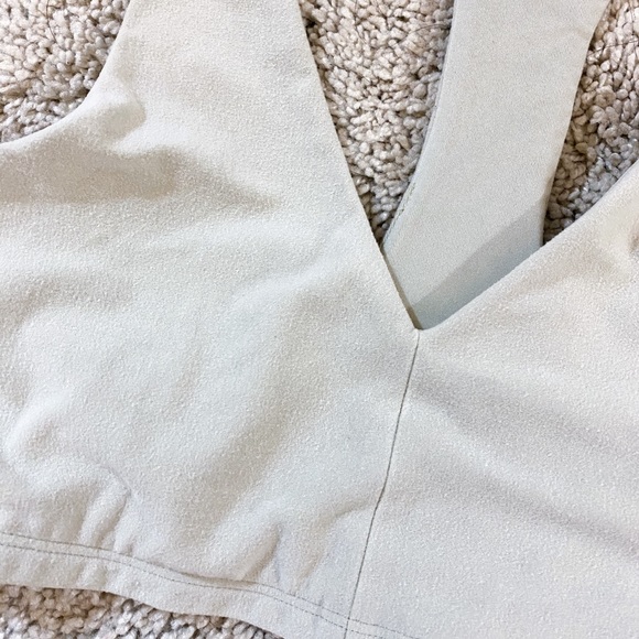 new Alo Yoga Suede Base bra in dove gray - Picture 3 of 6